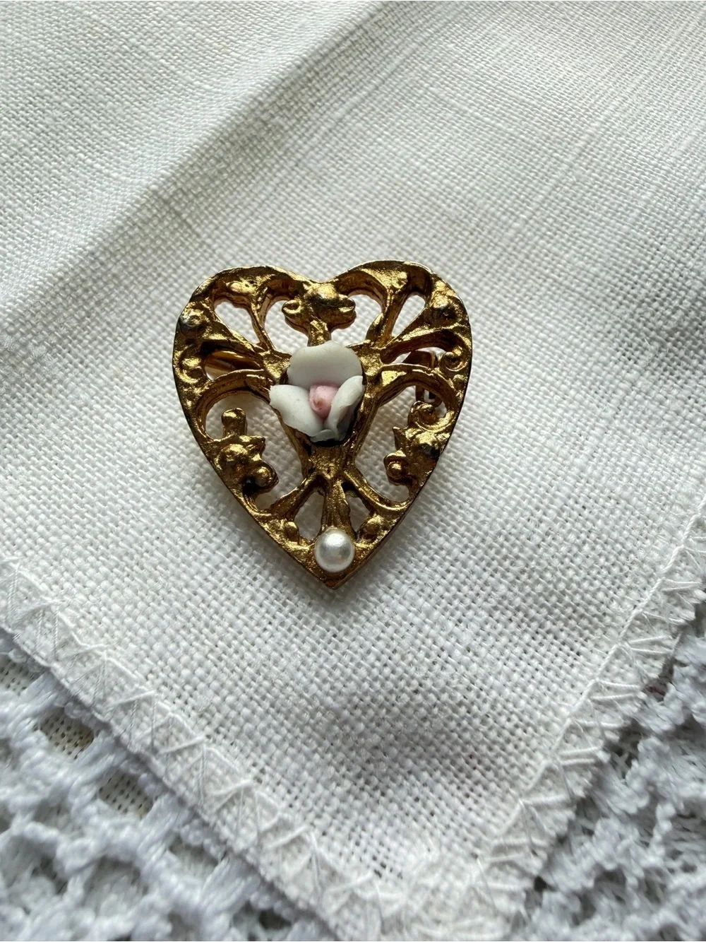 Vintage Gold Tone Filigree Heart Brooch Pink Rose Faux Pearl Romantic pin